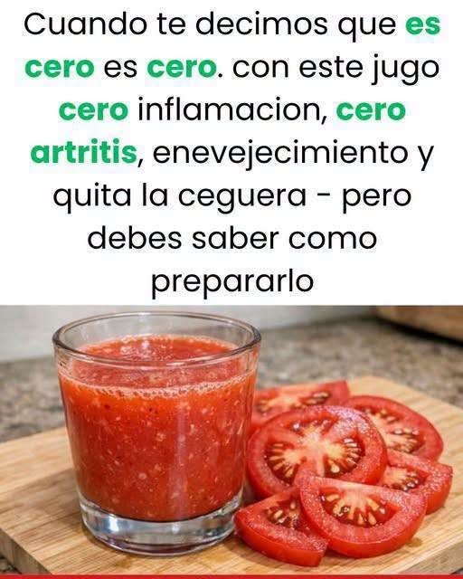 Jugo de tomate y rodajas de tomate fresco sobre una tabla
