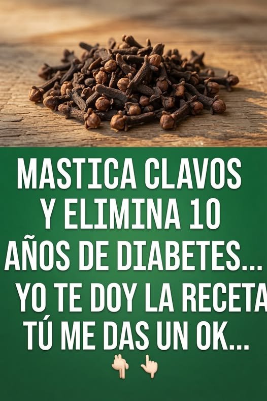 Clavos de olor en una superficie de madera