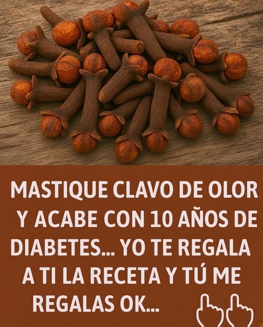 Clavo de olor en una superficie de madera